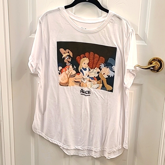 Disney Tops - Alice in Wonderland Tshirt